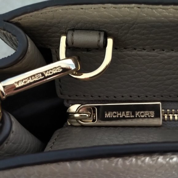 Michael Kors Hamilton Tote (Like New) - Picture 4 of 11